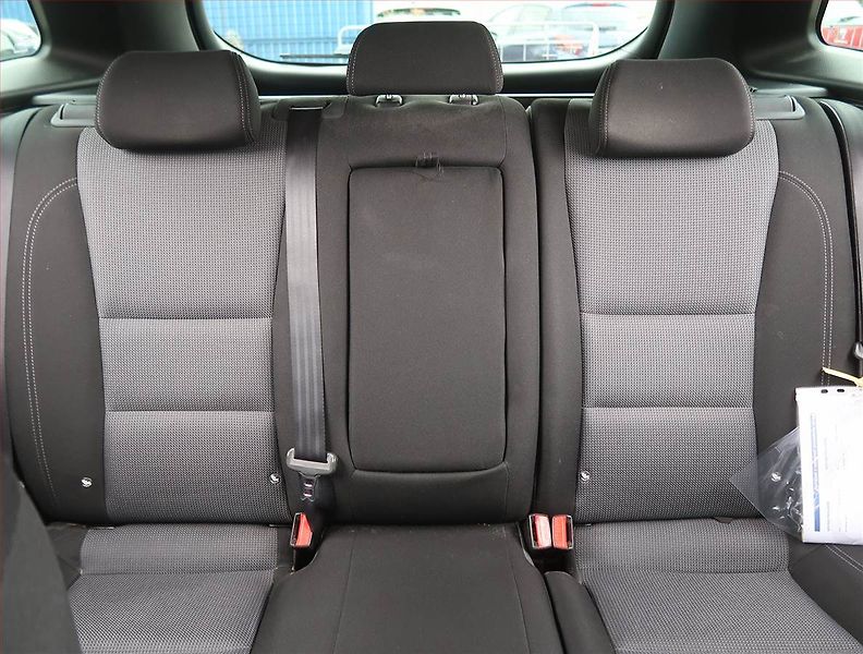 Hyundai i30 (2016) 1.6 MPI, Tempomat - fotka 10 z 16