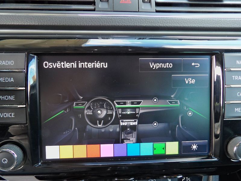 Škoda Superb 2.0TDI Style ČR Canton ACC Kam - fotka 24 z 36