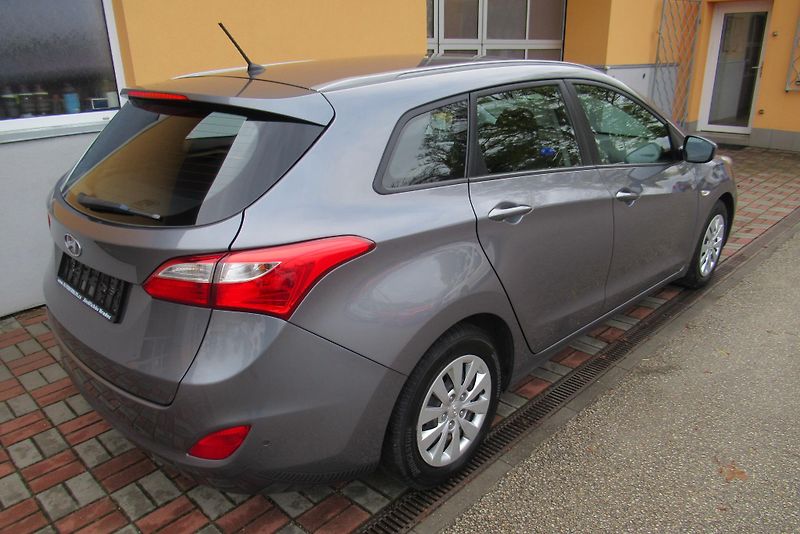 Hyundai i30 1.6 CRDi 16V  KLIMA   AUTOMAT - fotka 2 z 20