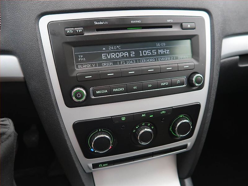 Škoda Octavia (2011) Ambiente 1.2 TSI, Serv.kniha - fotka 12 z 17