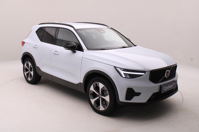 Volvo XC40 (2025) B3 AUT DARK PLUS - fotka 16 z 64