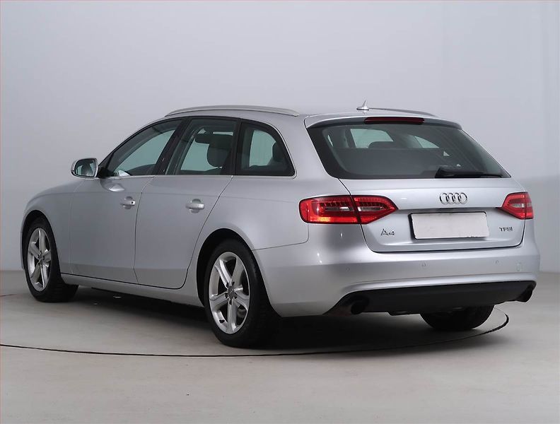 Audi A4 (2012) Ambition 1.8 TFSI, Serv.kniha - fotka 4 z 17
