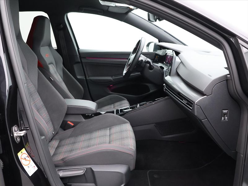 Volkswagen Golf 2,0 TSI GTI 180kW DSG DPH - fotka 12 z 41