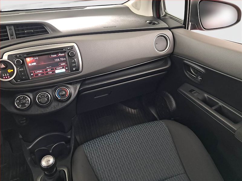 Toyota Yaris (2011) 1.0 VVT-i, Park. senzory - fotka 8 z 15