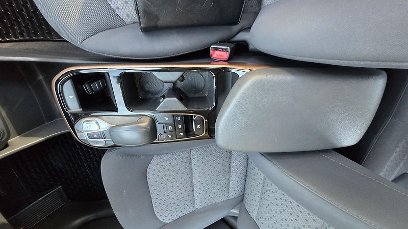 Hyundai Ioniq ELECTRIC DRIVE 88KW STYLE  - fotka 26 z 48