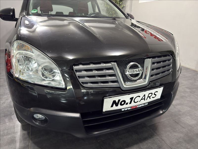 Nissan Qashqai 2,0   i 4x4 PANORAMA TAŽNÉ - fotka 26 z 30