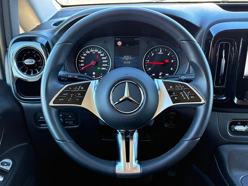 Mercedes-Benz Vito Tourer 116CDI Long 4Matic Pro - fotka 23 z 31