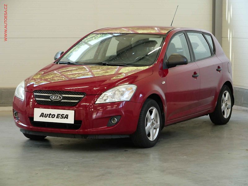 Kia Ceed (2009) 1.4i, ČR, AC - fotka 3 z 19