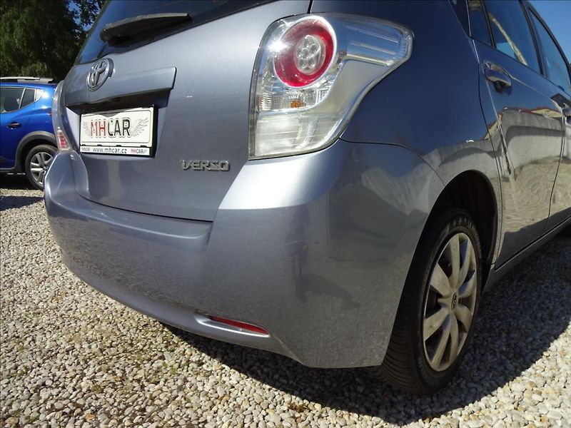 Toyota Verso 2.0 D-4D 7.MÍST - fotka 15 z 47