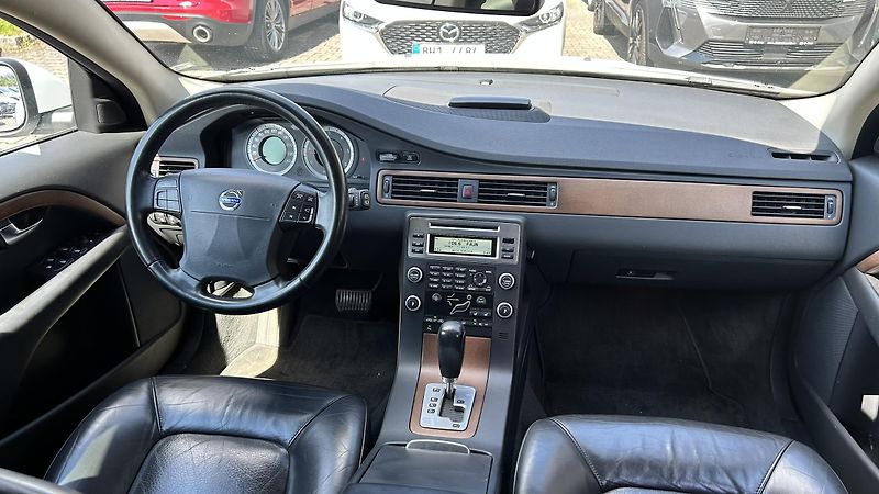 Volvo V70 2.4D 180k AWD - fotka 10 z 14