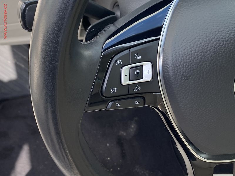 Volkswagen Passat (2018) 2.0 TDi, ČR, Highline, DSG - fotka 17 z 20