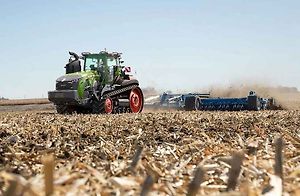 Světovou premiéru si v USA odbyl pásový traktor 1100 Vario MT Gen2 .