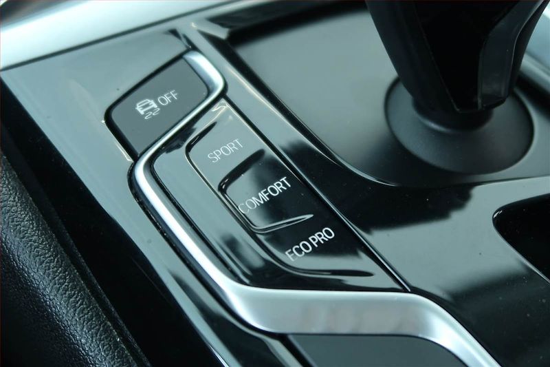 BMW Řada 5 (2018) 520d xDrive, 4X4, Automat - fotka 22 z 25