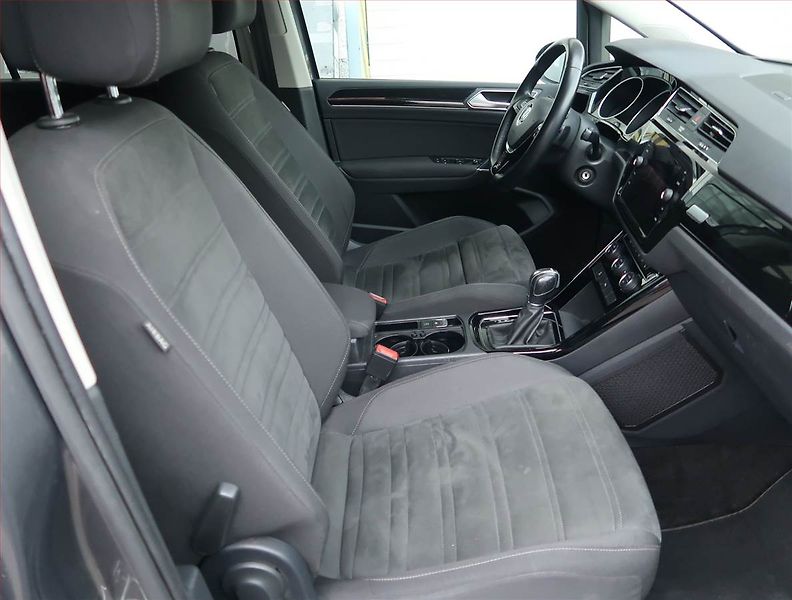 Volkswagen Touran (2018) Highline 1.8 TSI, Automat - fotka 9 z 18