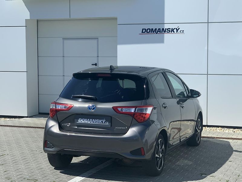 Toyota Yaris SELECTION 1,5 HYBRID 74kW AT - fotka 3 z 26