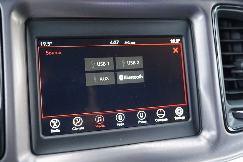 Dodge Challenger 3.6 V6 automat,/kůže/xenony - fotka 33 z 37