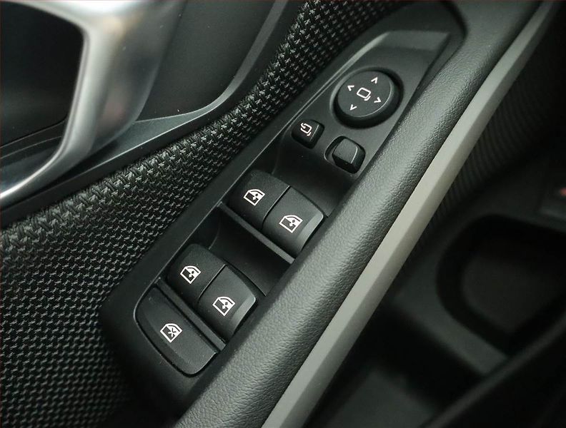 BMW Řada 3 (2019) Advantage 320 d - fotka 15 z 17