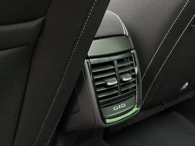 Škoda Kamiq 1.0TSi DSG Monte Carlo 116PS M - fotka 28 z 34