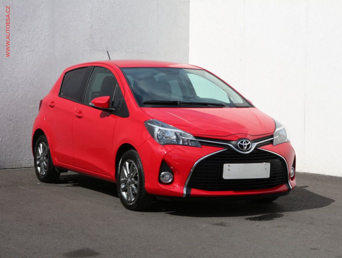 Toyota Yaris 1.5i, 1.maj,ČR, servis.kniha