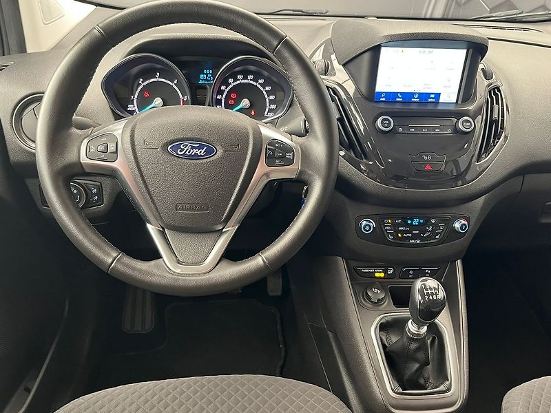 Ford Tourneo Courier Titanium 1.5 TDCi prav.servis - fotka 8 z 44