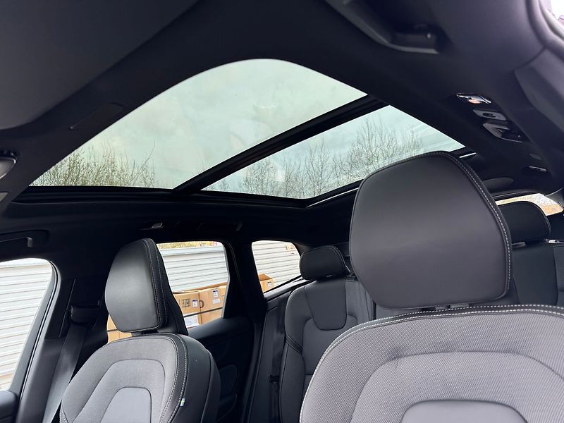 Volvo XC60 T8 ULTRA BLACK EDITON ,335 kW - fotka 23 z 23