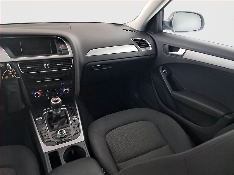 Audi A4 (2014) Attraction 2.0 TDI, Navi - fotka 8 z 18