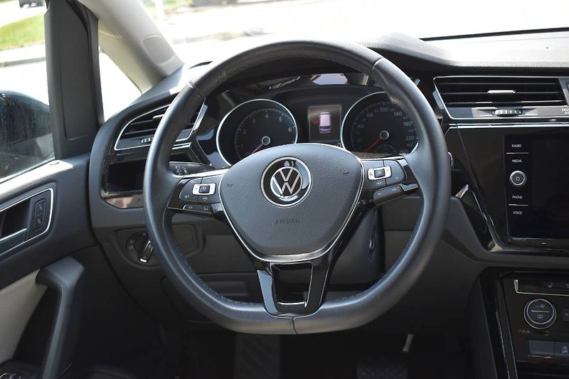 Volkswagen Touran (2022) 1.5TSI 110kW DSG, LED, 7 míst - fotka 16 z 28