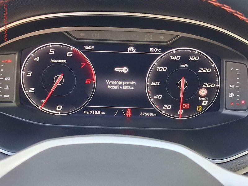 Seat Arona (2023) 1.0 TSi, FR, LED, kamera - fotka 16 z 19