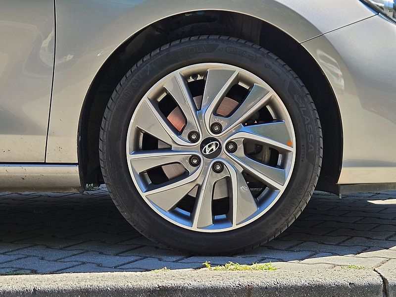 Hyundai i30 1,4 T-GDi 103kW, Style, 1.maj. - fotka 9 z 36