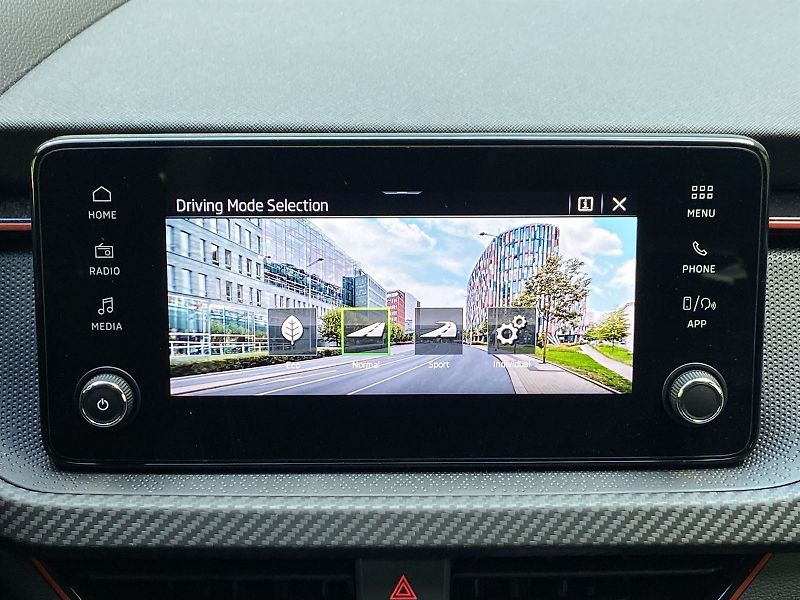 Škoda Scala (2025) 1.0 TSI DSG Monte Carlo - fotka 15 z 33