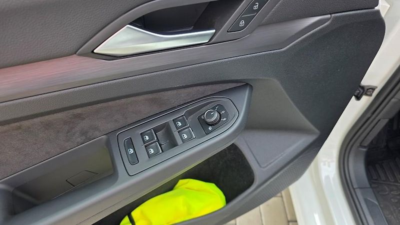 Volkswagen Golf (2024) 2.0 TDI 110kW DSG7 Style TZ - fotka 17 z 34