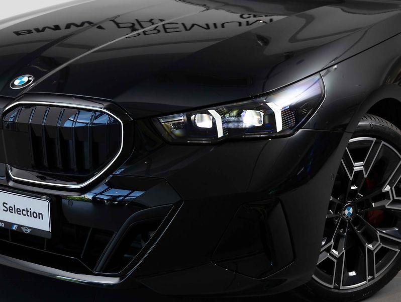 BMW Řada 5 540d xDrive Touring - fotka 8 z 20