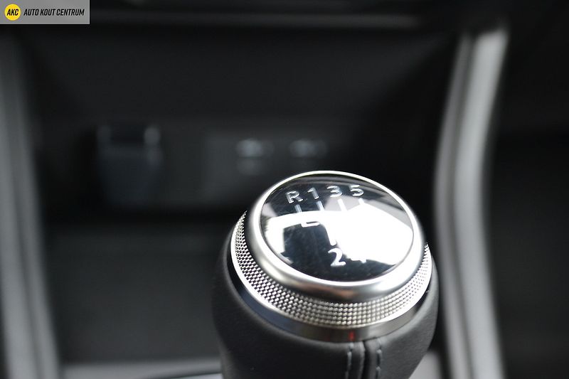 Renault Captur techno mild hybrid 140 - fotka 31 z 49