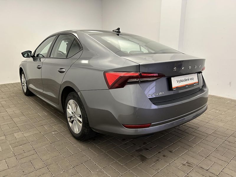 Škoda Octavia 2.0 TDI Ambition - fotka 25 z 26