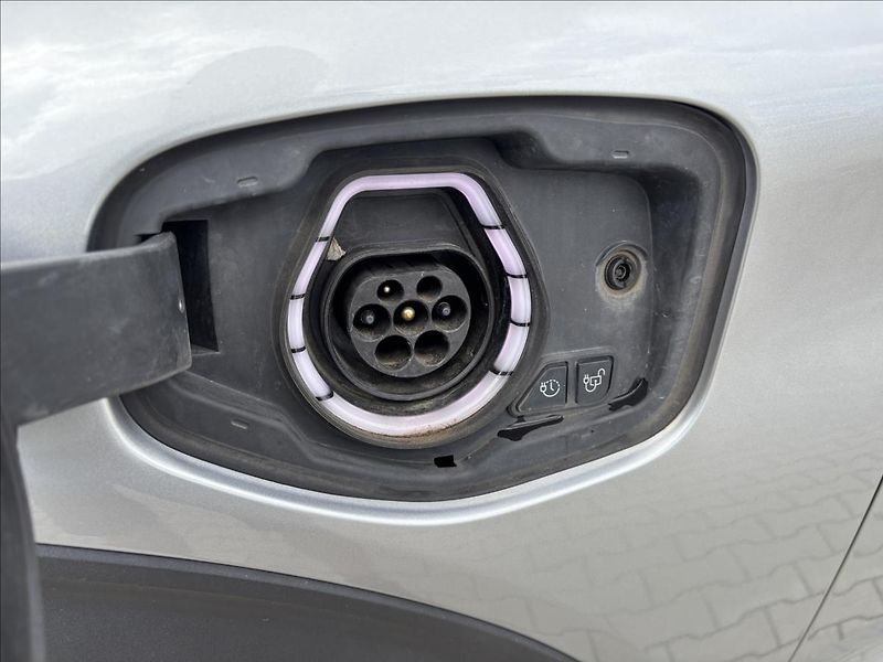 Ford Explorer 3,0 V6 PHEV Platinum AWD 7Míst - fotka 11 z 65