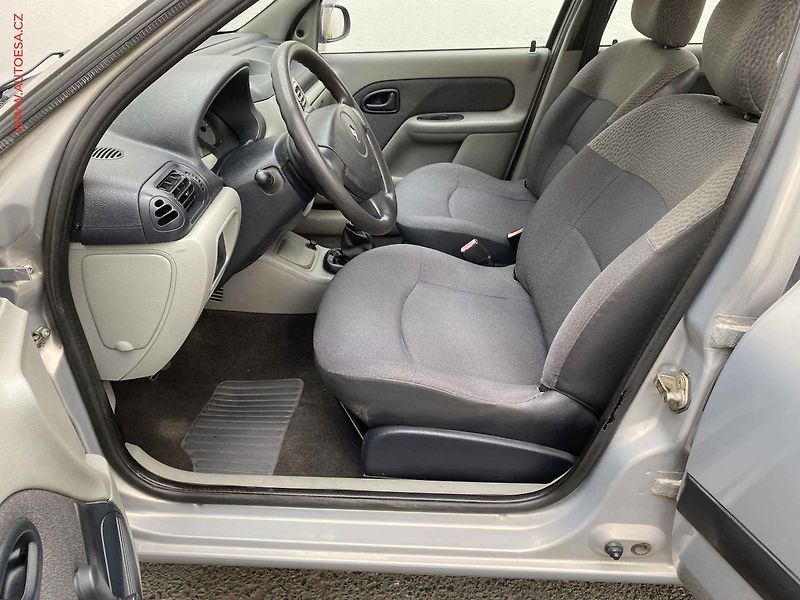 Renault Thalia (2005) 1.5dCi, ČR, TZ - fotka 9 z 14
