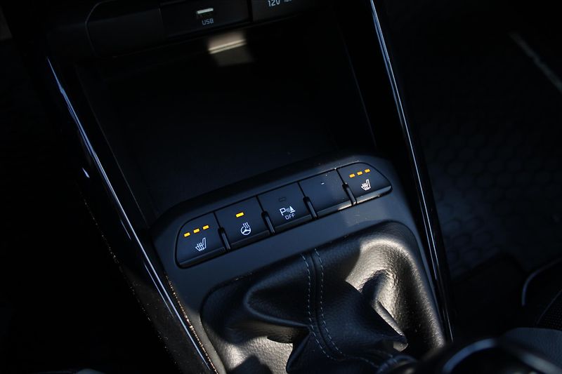 Kia Stonic 1.2 DPI GT LINE NAVIGACE ČR - fotka 22 z 24