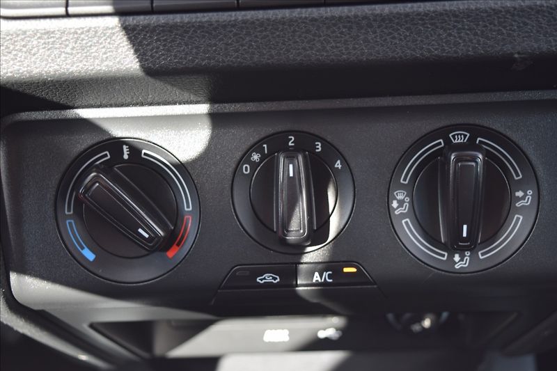 Škoda Fabia 1,0 MPI 55KW PO SERVISE VÝHŘEV - fotka 36 z 43
