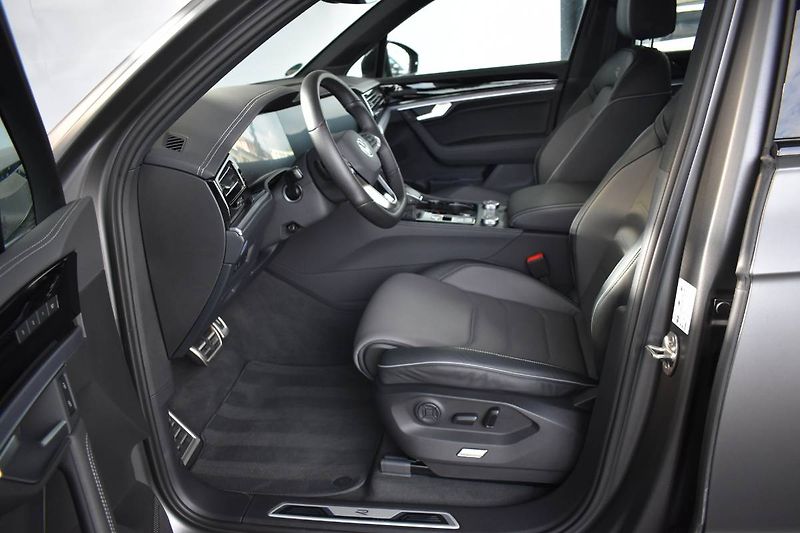 Volkswagen Touareg (2026) R-line 3.0TDI 210kW, 5 let zár - fotka 12 z 23