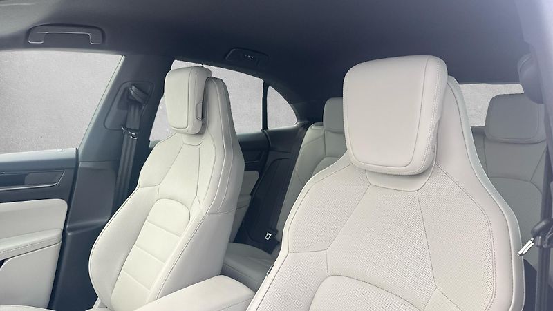 Porsche Macan (2025) 4 - fotka 16 z 29