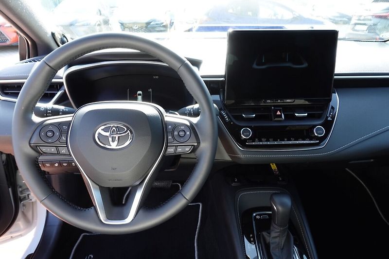Toyota Corolla 2,0 HEV Executive TS - fotka 16 z 34