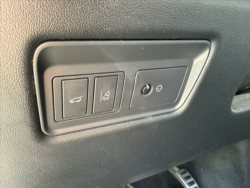 Land Rover Range Rover Sport 3,0 SE SDV6 - fotka 12 z 26