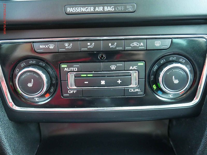 Škoda Superb (2014) 2.0TDi 4x4, ČR, Panor, kůže - fotka 20 z 25