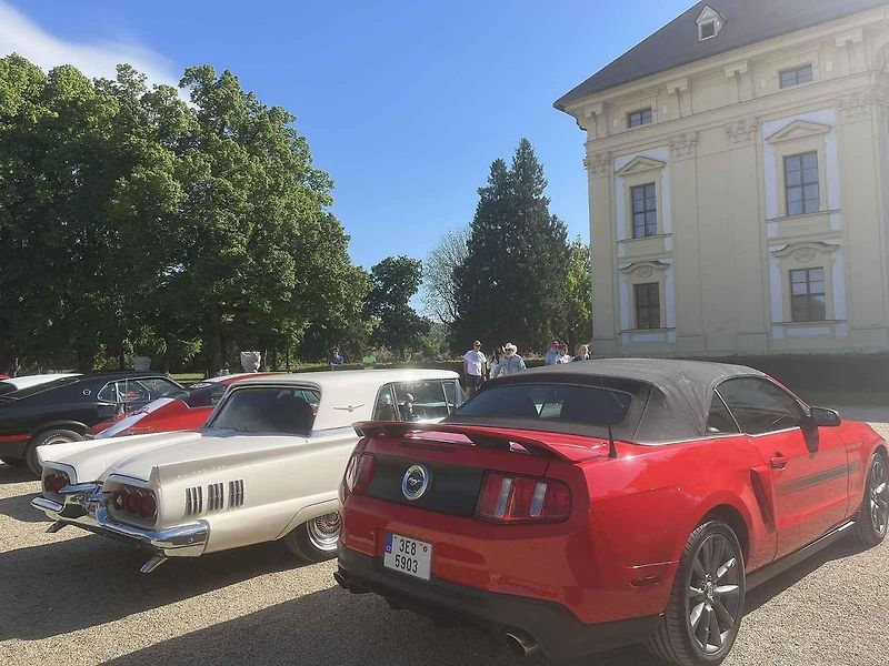 Tradiční májová Tour de Morava odstartovala ve středu dopoledne v zámeckém parku ve Slavkově u Brna.