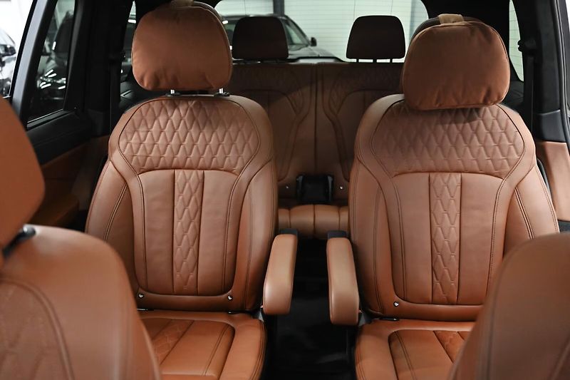 BMW X7 xDrive40d M-Sport Pro 6 míst - fotka 15 z 17