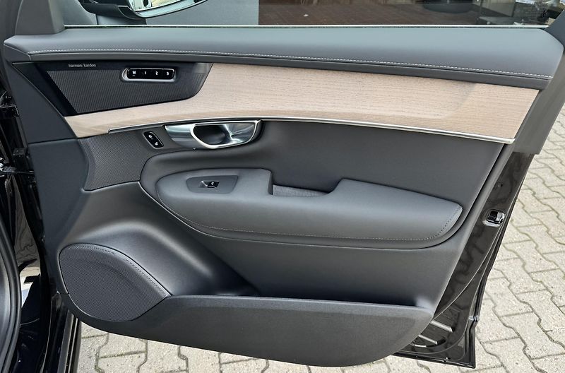 Volvo XC90 T8 AWD PLUS BRIGHT/ 360 / kola - fotka 24 z 62