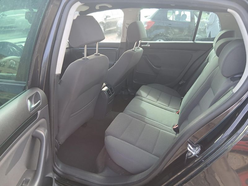 Volkswagen Golf 1.6i, GT Look, automat - fotka 24 z 31