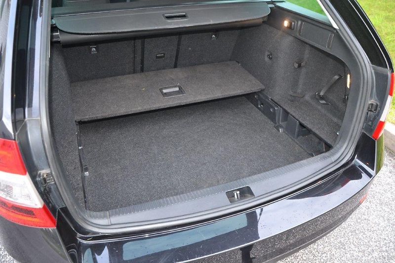 Škoda Octavia combi4x4 110 kW DSG Black line - fotka 30 z 42