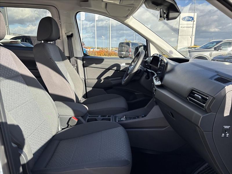 Ford Tourneo Connect 2,0 EcoBlue 90kW Titanium L2 - fotka 21 z 50