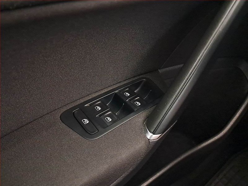 Volkswagen Golf (2018) Comfortline 1.5 TSI - fotka 16 z 17